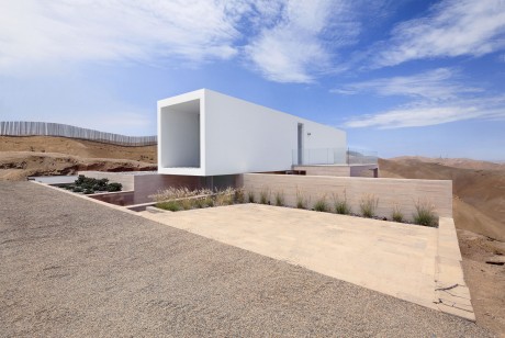 House in Peru by Domenack Arquitectos - 2