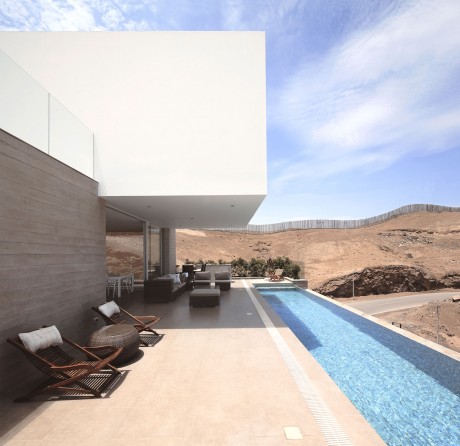 House in Peru by Domenack Arquitectos - 3