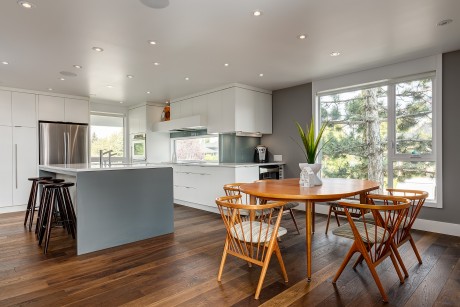 House in Calgary by DOODL - 10