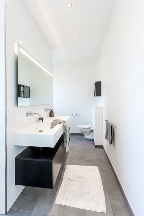 Modern House by Skanlux - 14