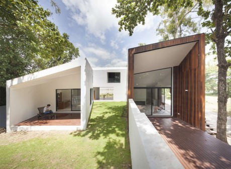 Mae Kao Canal House by Ekar Architects - 2