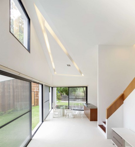 Mae Kao Canal House by Ekar Architects - 3