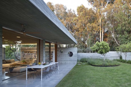 House in Ramat Hasharon by Pitsou Kedem Architect - 9