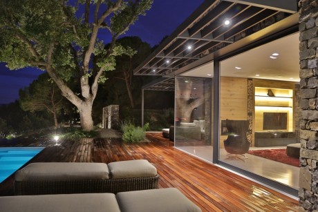 Villa Nemes by Giordano Hadamik Architects - 12