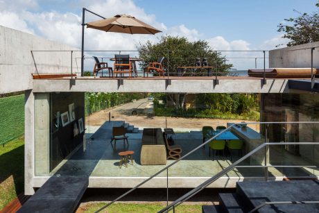 Two Beams House by Escritório Yuri Vital - 2