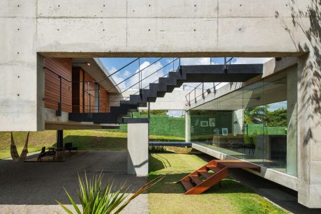 Two Beams House by Escritório Yuri Vital - 7