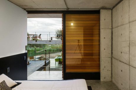 Two Beams House by Escritório Yuri Vital - 4