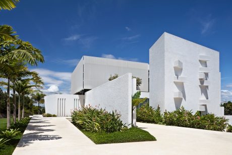 Home in Brasilia by Sérgio Parada Arquitetos - 8
