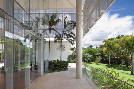 Home in Brasilia by Sérgio Parada Arquitetos - 6