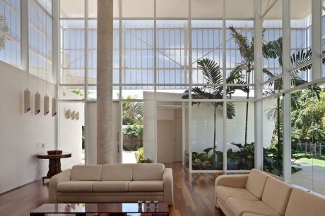 Home in Brasilia by Sérgio Parada Arquitetos - 2