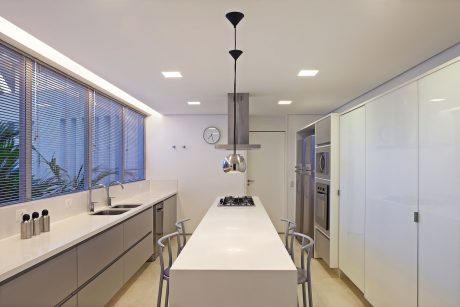 Home in Brasilia by Sérgio Parada Arquitetos - 3