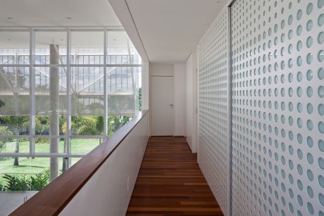 Home in Brasilia by Sérgio Parada Arquitetos - 4