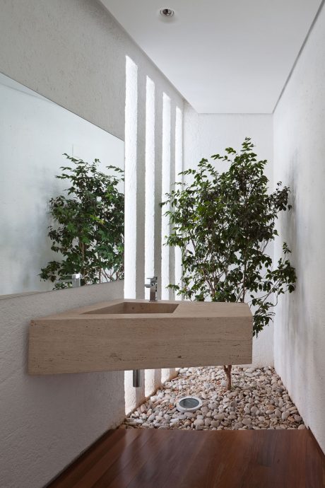 Home in Brasilia by Sérgio Parada Arquitetos - 5