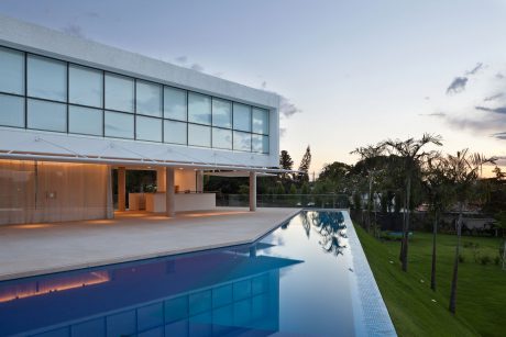 Home in Brasilia by Sérgio Parada Arquitetos - 9