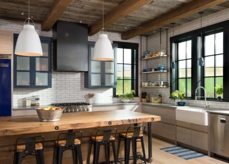 Rustic-chic kitchen with exposed beams, subway tiles, and pendant lights