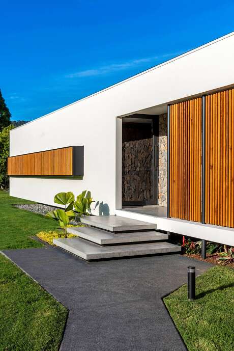 Gold Coast House by MRA Design - 10