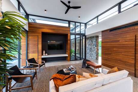 Gold Coast House by MRA Design - 3