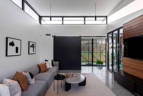 Gold Coast House by MRA Design - 4