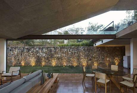 Inclined Slab House by Tetro Arquitetura - 10