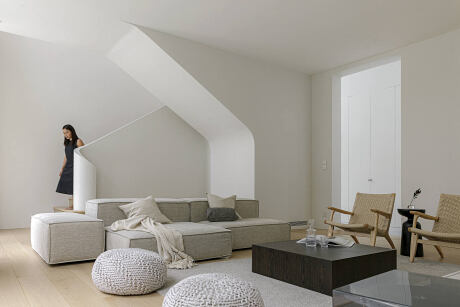 Pillar House by Anonym - 4