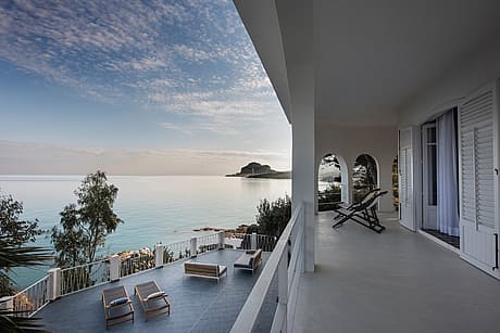 Villa on The Cliff by Viviana Haddad - 8