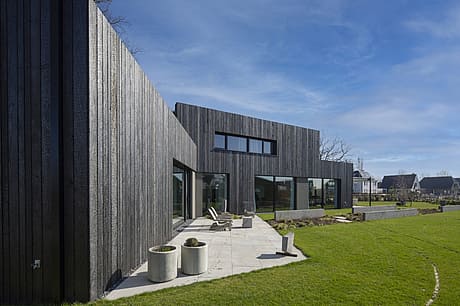 Silky Black House by Joris Verhoeven Architecture - 2