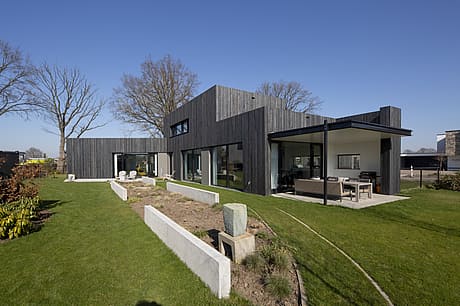 Silky Black House by Joris Verhoeven Architecture - 10