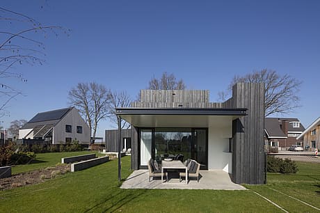 Silky Black House by Joris Verhoeven Architecture - 3