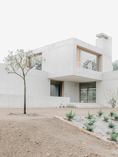Casa in Collina by Montemurro Aguiar Architetti - 2