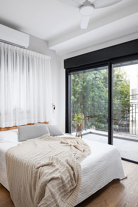 TLV Apartment by Chen Shadmi - 11