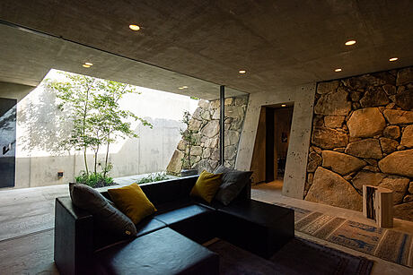 Takamine-cho House by Tomoaki Uno Architects - 2