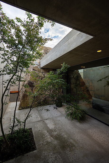 Takamine-cho House by Tomoaki Uno Architects - 10