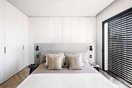 RA Apartment by Maya Sheinberger - 16