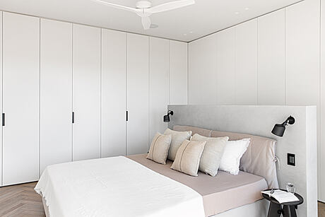 RA Apartment by Maya Sheinberger - 17