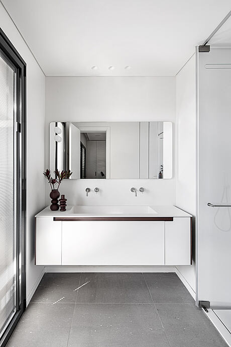 RA Apartment by Maya Sheinberger - 18