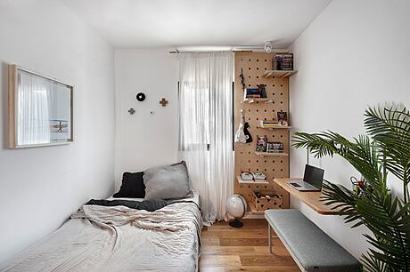 A Rooftop Apartment Overlooking Two Cities by Halel Architects - 6