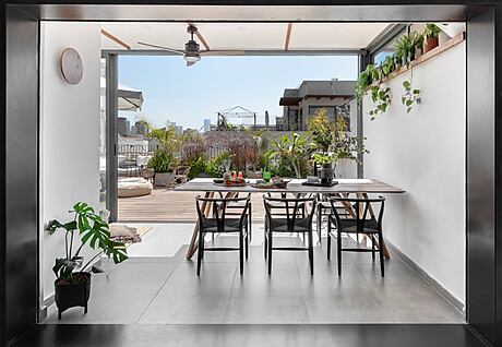 A Rooftop Apartment Overlooking Two Cities by Halel Architects - 5