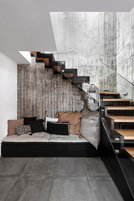 A Rooftop Apartment Overlooking Two Cities by Halel Architects - 4