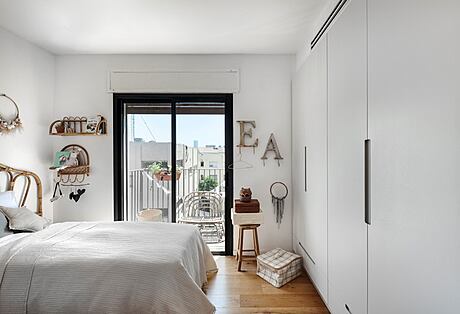 A Rooftop Apartment Overlooking Two Cities by Halel Architects - 9