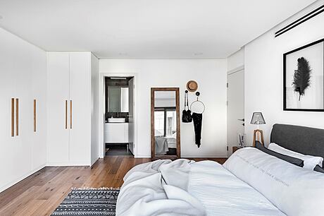 A Rooftop Apartment Overlooking Two Cities by Halel Architects - 8