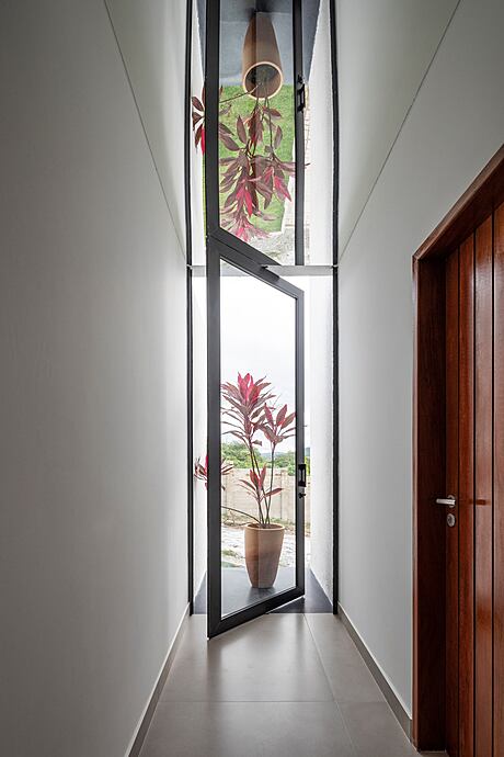 Casa 212 by NEBR Arquitetura - 9