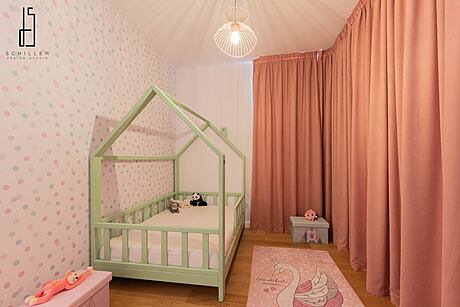 Gloria’s Happy Place by Schiller Dan - 10