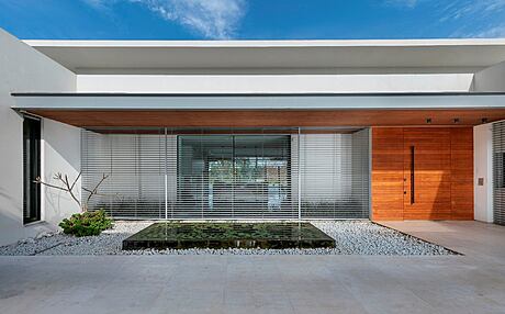Four-Annex Family Home by Itsik Niv - 13