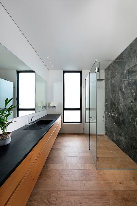 Four-Annex Family Home by Itsik Niv - 11