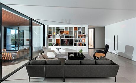Four-Annex Family Home by Itsik Niv - 2