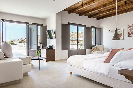 Pelican Bay Suites by Anna Tsalikian - 6