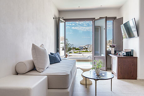 Pelican Bay Suites by Anna Tsalikian - 7