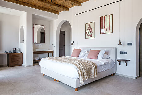 Pelican Bay Suites by Anna Tsalikian - 4