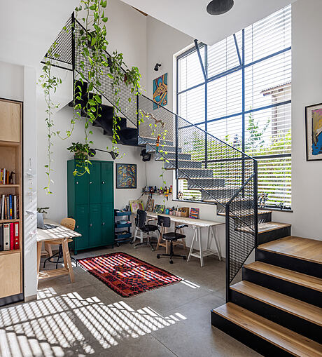 Northern Exposure: Cozy Family Home Embracing Nature - 4