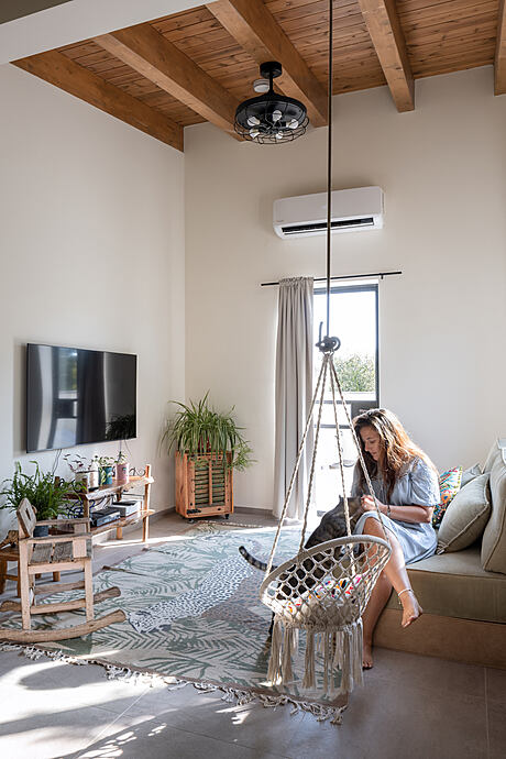 Northern Exposure: Cozy Family Home Embracing Nature - 2